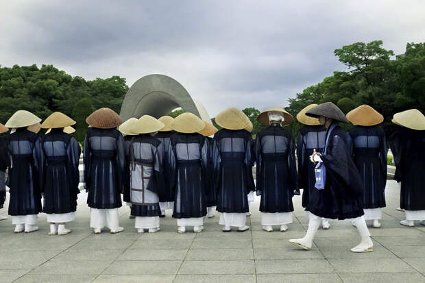 japan-street-photography-98-580a01aea6276__880