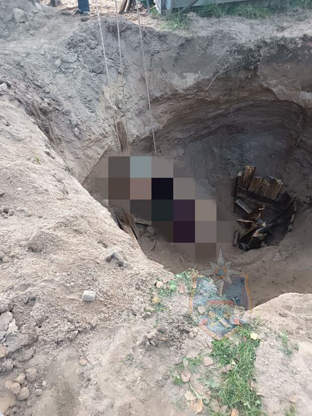 Мужчину завалило землёй в яме для колодца в Ленобласти. Он не выжил