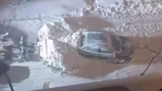 Снег убрали - авто тоже. В Новосибирске оригинально решили проблему неправильной парковки