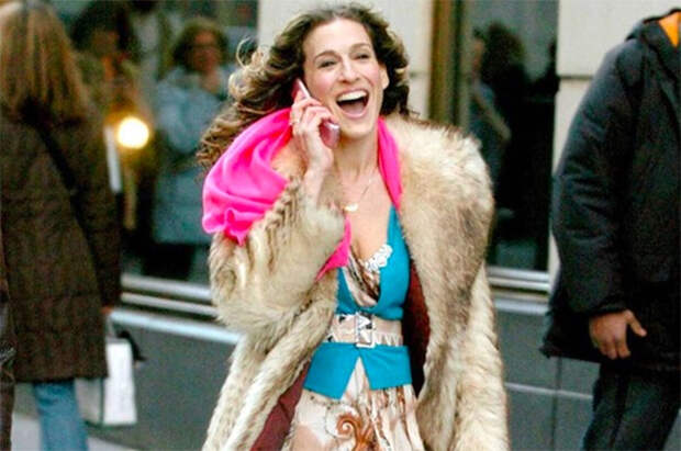 Золото, стразы и крокодиловая кожа: забытая история люксовых телефонов от модных брендов