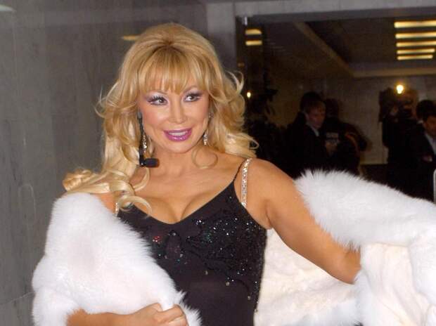 Муж Маши Распутиной судится с экс-женой, которая отбирает дом из-за его долгов