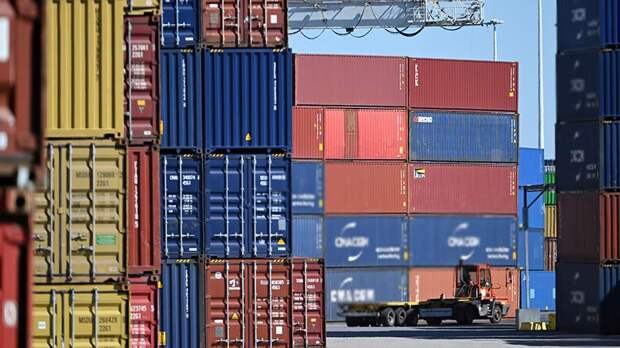 Трамп продлил приостановку повышения в США тарифов на импорт до августа