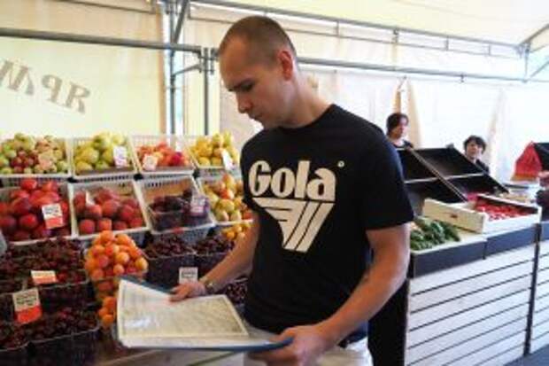 Москвичам посоветовали покапать продукции в официальных торговых точках. Фото: Павел Волков, «Вечерняя Москва»Павел Волков, «Вечерняя Москва»