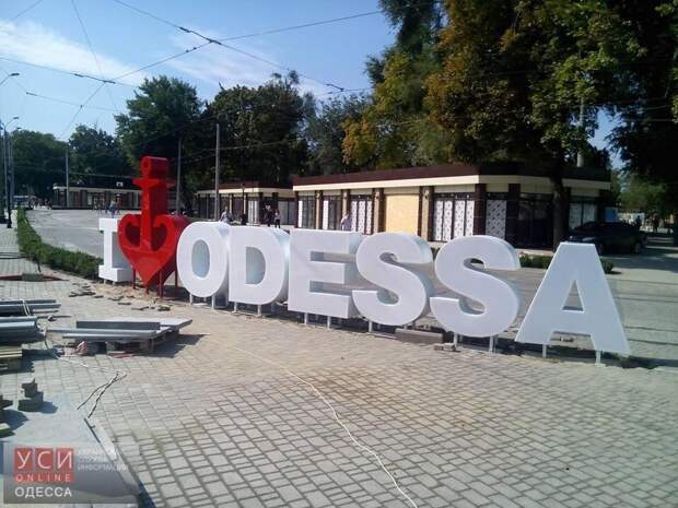 Странно поздравлять кого-то в нынешней ситуации. И в шутку не попросишь Деда Мороза «Подари мне…». Главное, не забирай! И даже не бутафорские блага, а жизни детей. Да, дожились, потому что такой год.