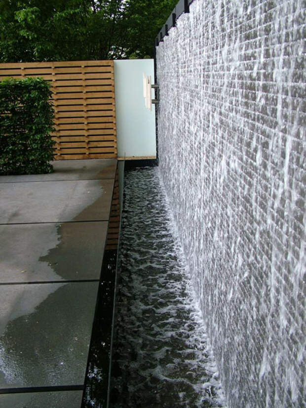 Декоративный настенный водопад для увлажнения воздуха.