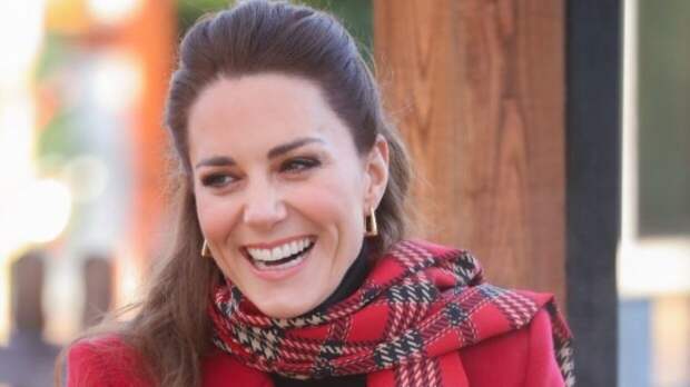 Кейт Миддлтон очаровывает собеседников приемами принцессы Дианы