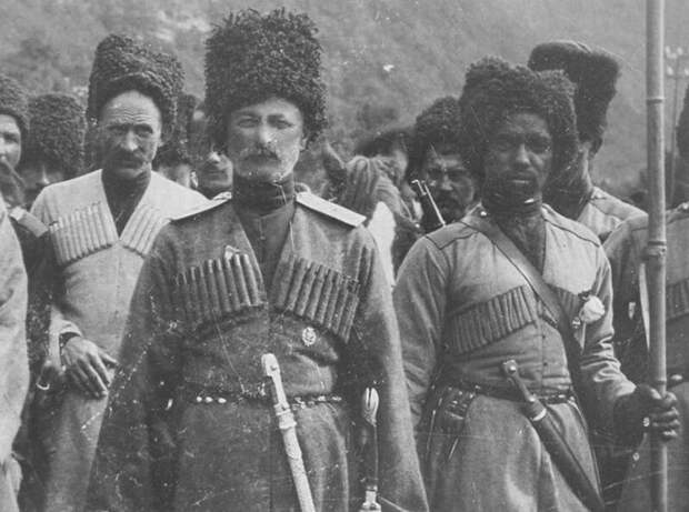 Воины Кавказской туземной конной дивизии, среди которых один ― абхазский негр. 1914 г. Фото: moya-planeta.ru Воины Кавказской туземной конной дивизии, среди которых один ― абхазский негр. 1914 г. Фото: moya-planeta.ru