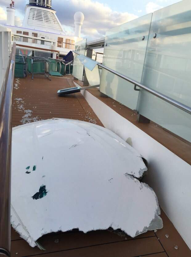 Пассажиры круизного лайнера сняли удары 9-метровых волн во время сильнейшего шторма видео, пассажиры, шторм