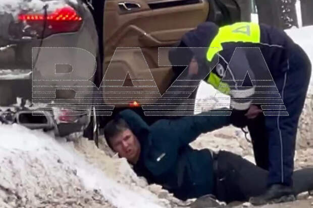 Водитель Porsche, протаранивший авто гаишников, не имел права управления