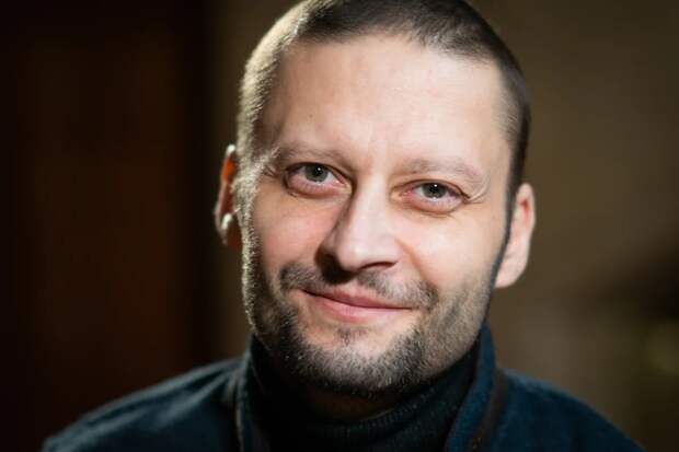 Андрей  Павленко, 42 года, Российский врач-онколог, хирург. Получил широкую известность после того, как в марте 2018 года у него был диагностирован рак желудка, врач освещал в СМИ ход