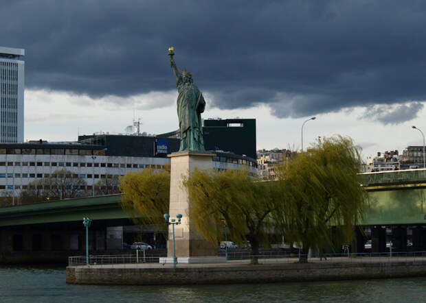 Статуя Свободы в Париже. Фото: Amber Lacerta.