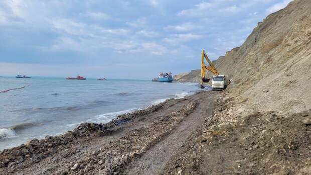 Фрагменты мазута выявлены на пляжах в селе Витязево