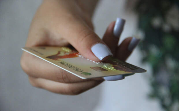 Житель Рязани оформил карту за деньги и передал ее мошеннику