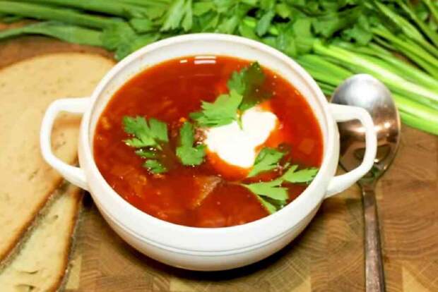 Вкус из детства: томленый борщ по рецепту бабушки