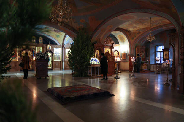 Россиянки стали чаще ходить в храмы из-за внешности батюшек