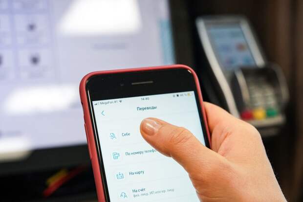 «Известия»: россияне столкнулись с блокировками карт из-за переводов самим себе