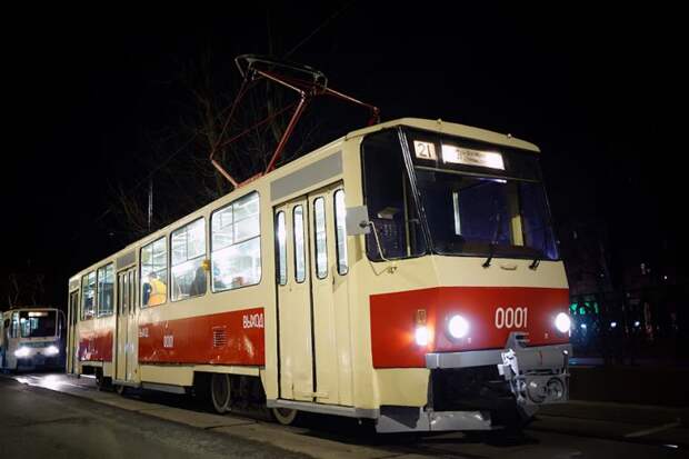 Классическую Татру Т3 на московских улицах должна была сменить Tatra T6, однако из-за того, что вагон не подошёл для условий московской сети, за двумя опытными вагонами поставок в Москву так и не последовало. общественный транспорт, парад трамваев, ретро техника, трамвай