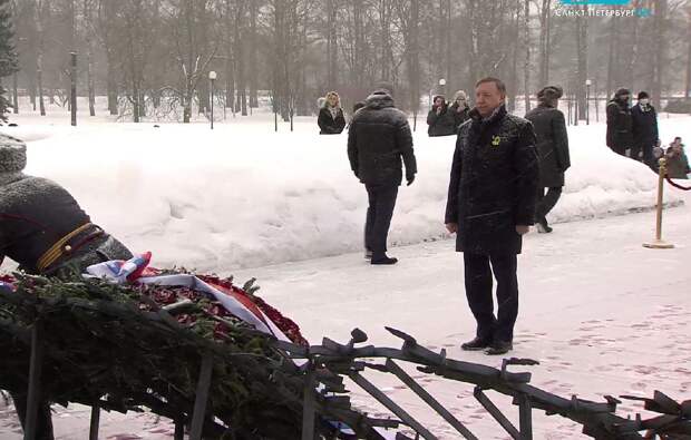 Беглов возложил цветы на Пискаревском кладбище в 78-ю годовщину снятия блокады Ленинграда