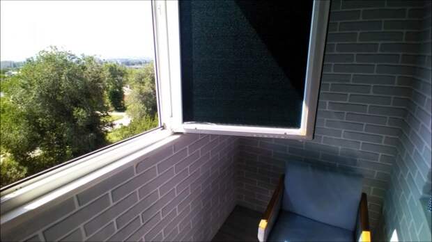 Как защитить балкон или комнату от прямых солнечных лучей в летний зной с помощью москитной сетки
