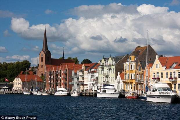 А второй случай произошел не в Копенгагене, а вот в этом милом городке Сённерборг дания, девушки, иммигранты, факты