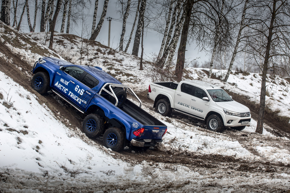 Испытываем «арктические» пикапы Toyota Hilux, у которых 10 колес на двоих. Фото 1