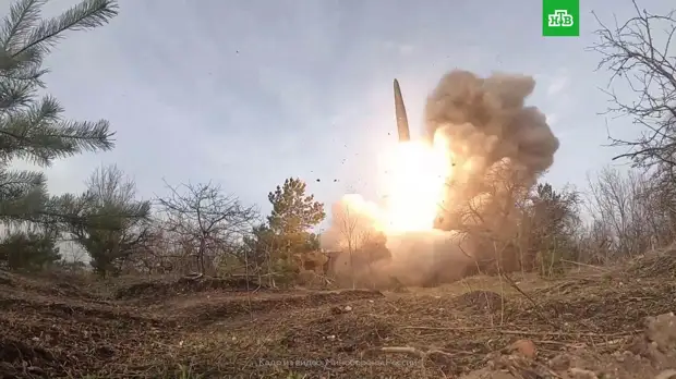 Минобороны показало кадры удара «Искандера» по военной технике и боеприпасам ВСУ