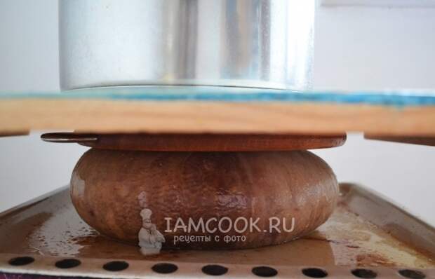 Положить на сальтисон груз