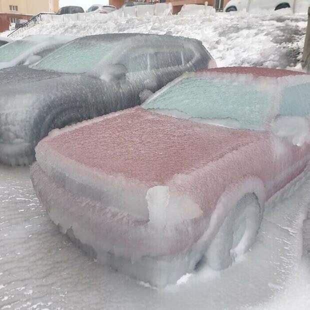 Машины после дождя в мороз. Владивосток