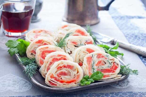 Классическая комбинация для рулета из лаваша. / Фото: pinterest.com