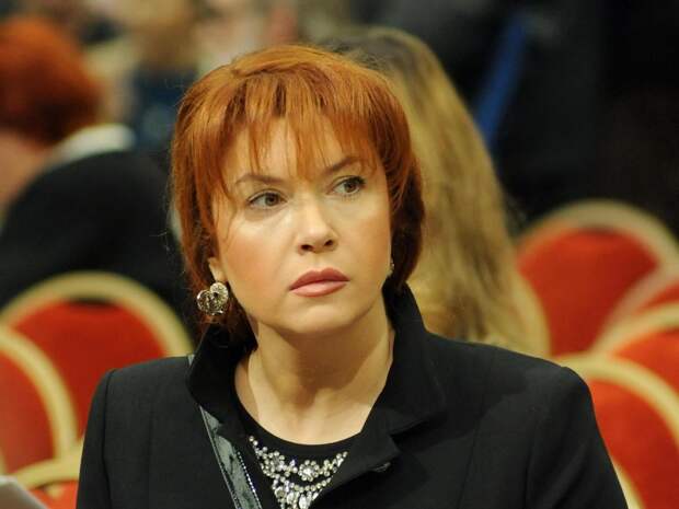 Вера Сотникова получила дырку на подбородке из-за косметолога и жесткий негатив