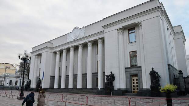 "Полупустой зал": депутатов Верховной Рады запугали. Реформ не будет