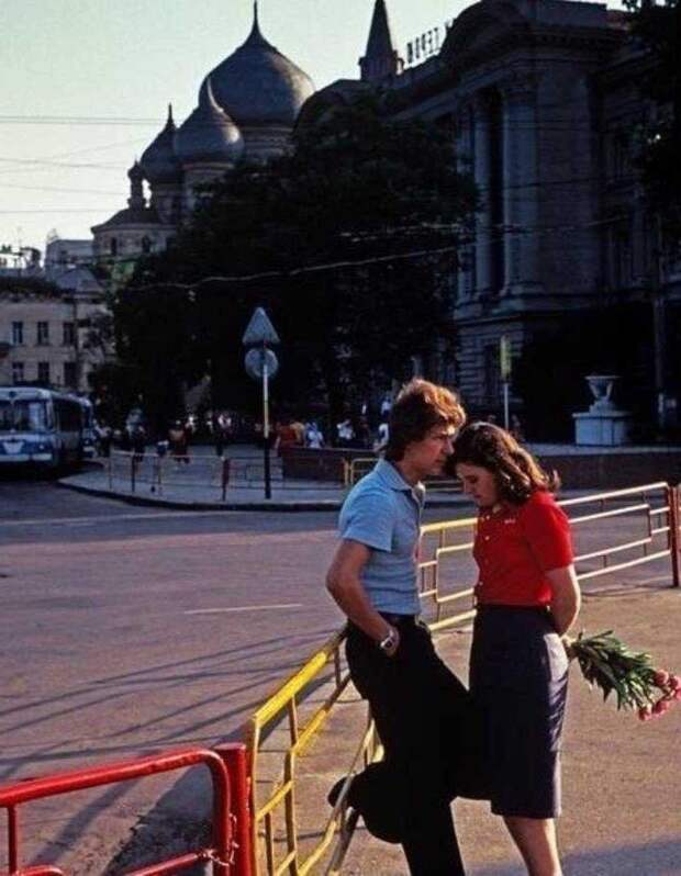 Стереотипы прошлого: чего не позволяли себе девушки на свидании во времена СССР