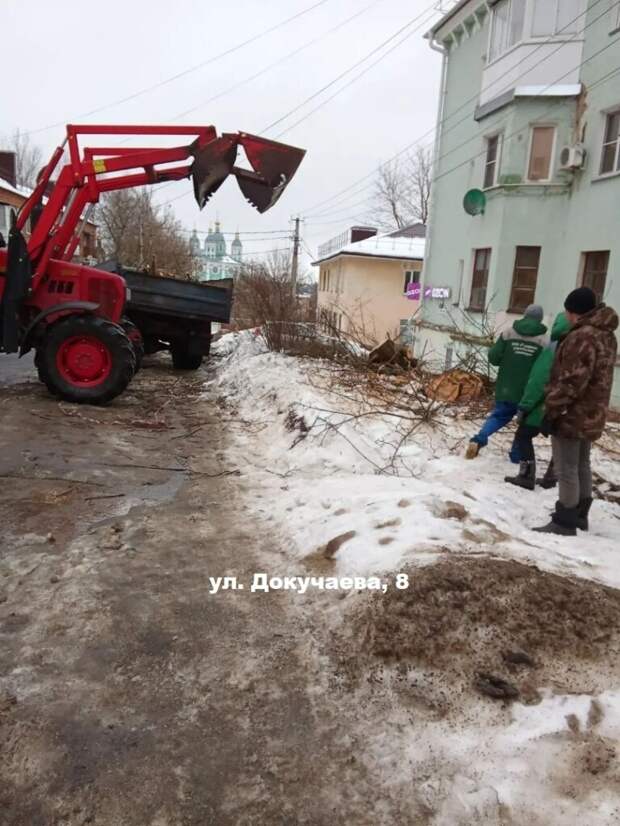 В областном центре ГУК начала подготовку дворов к весне