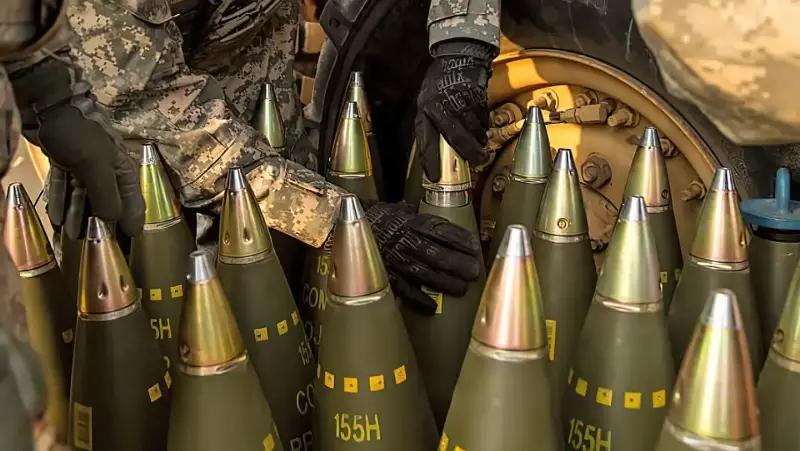 Без иллюзий: последствия замедления военной помощи Украине