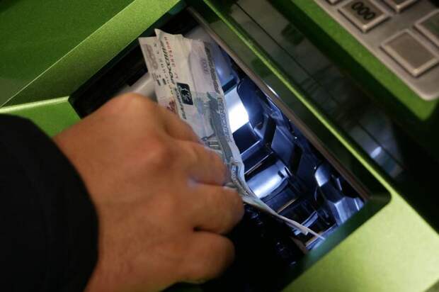 Хотел продать Toyota и Mazda, но приставы остановили: в Приморье должник-строитель компенсировал долг клиентам