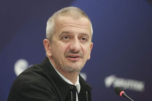 Скандал в культуре: неожиданная отставка Богомолова с поста ректора Школы-студии МХАТ