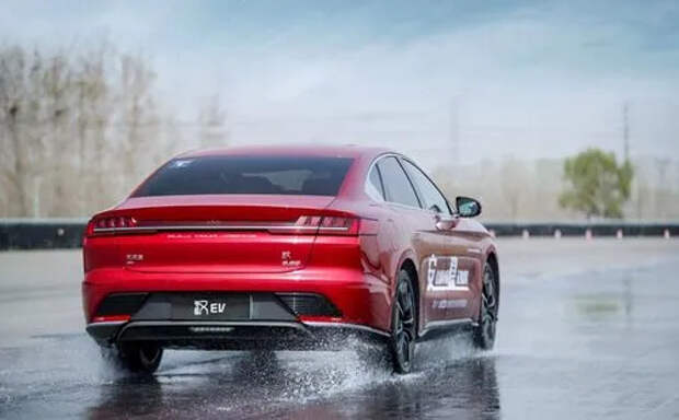 Выпуск электромобиля BYD Han 2023 года по цене 30 400 долларов США и получение 5 000 заказов в 4 часа