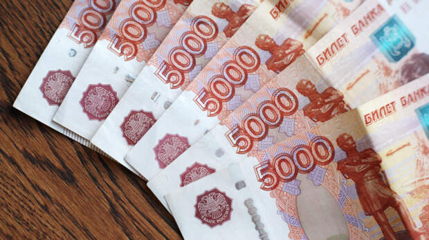 Нефтяник из Сахалина или финансист из Москвы: где в России платят больше