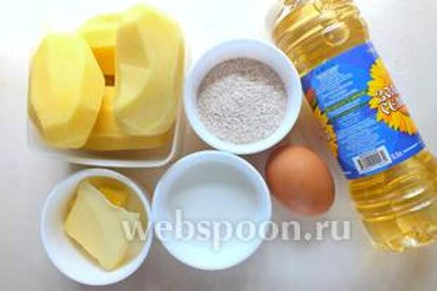 Для приготовления понадобятся: картофель, масло сливочное, молоко, яйца куриные, мука пшеничная, растительное масло, панировочные сухари, соль и специи по вкусу. Из специй я использовала чёрный перец и сушёный укроп.