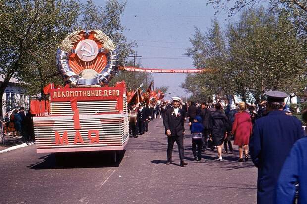 Атмосферные ФОТО первомайских демонстраций в СССР