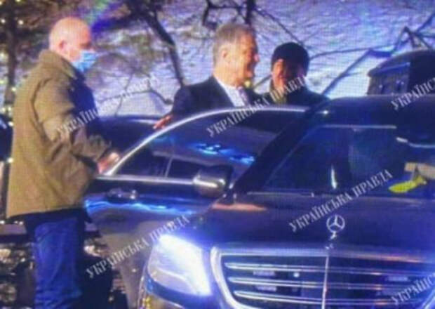 Порошенко отпраздновал решение суда в ресторане под «Батько наш Бандера» дерунами с вином Порошенко отпраздновал решение суда в ресторане под «Батько наш Бандера» дерунами с вином