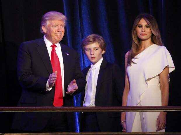 Дональд Трамп, сын Баррон и жена Мелания Дональд Трамп, сын Баррон и жена Мелания