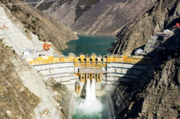 В Китае запустили первые турбины самой высокогорной гидроэлектростанции