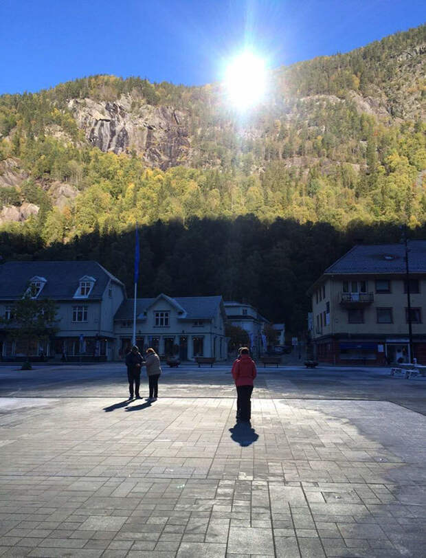Норвежский город потратил полмиллиона долларов на зеркала, отражающие солнце 