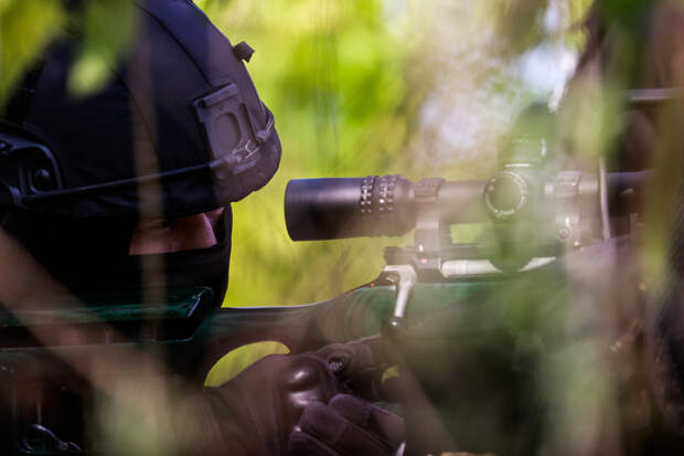 Снайпер выстрелом из винтовки ВСС сбил украинский ударный дрон