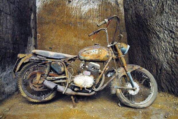 Необычная штрафстоянка в центре Неаполя (14 фото)