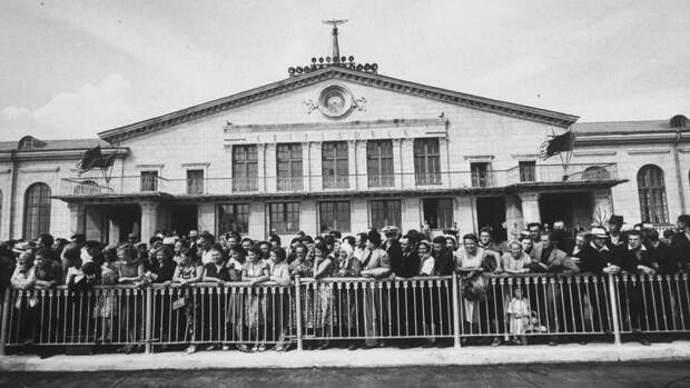 Ричард Никсон в аэропорту "Кольцово". 1959 год