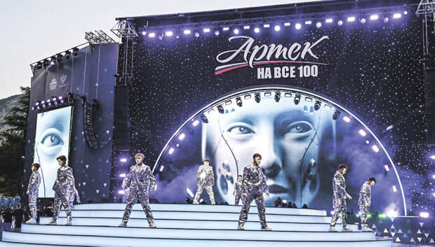 Юбилей «Артека», новый гимн и аномальное тепло: чем запомнился крымчанам 2025-й год