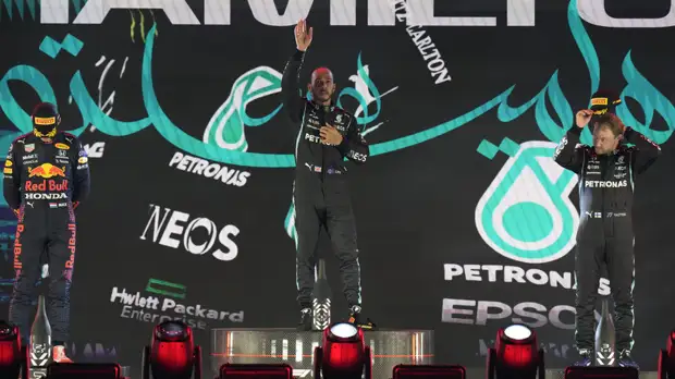 Хэмилтон победил на Гран-при Саудовской Аравии