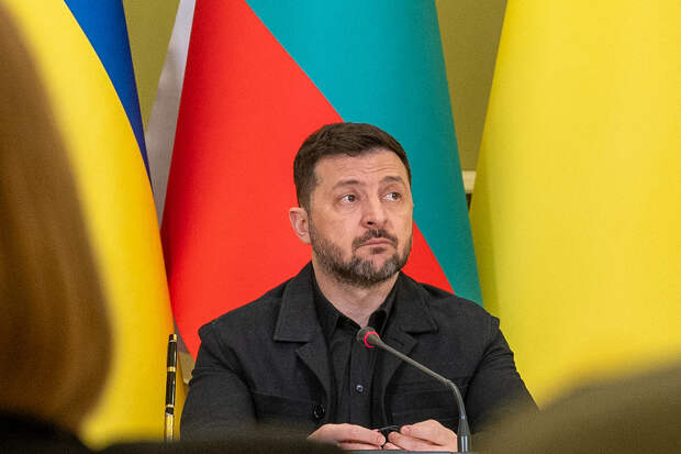 Зеленский влез с антироссийскими утверждениями в историю с атакой на американский самолет-радар